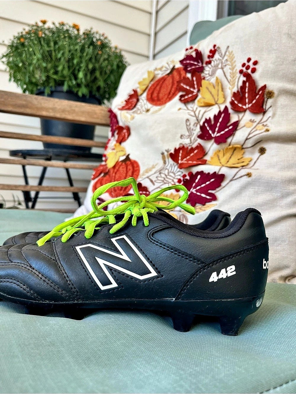 New Balance 442 v2 WIDE Big Boys Soccer Cleats, size 5.5